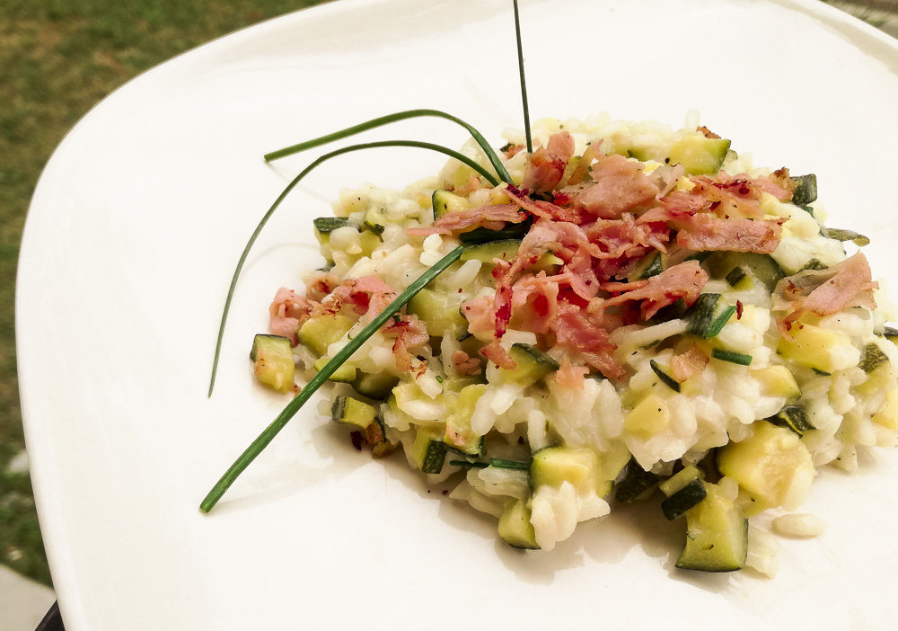 risotto caprino e zucchine con crumble prosciutto cotto